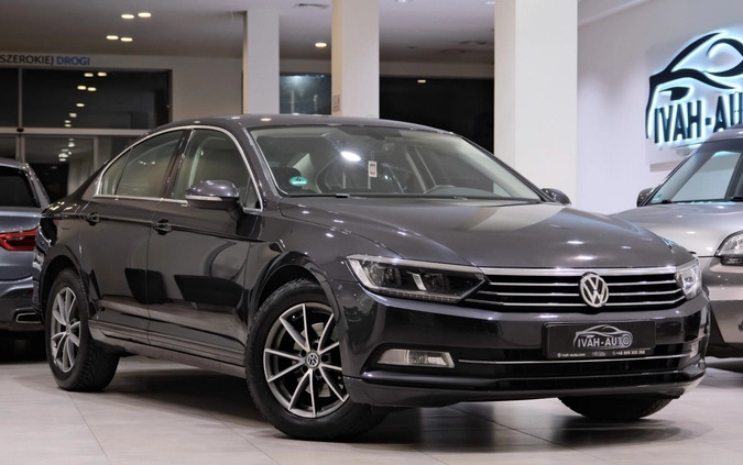 Volkswagen Passat cena 67800 przebieg: 240000, rok produkcji 2018 z Wołomin małe 704